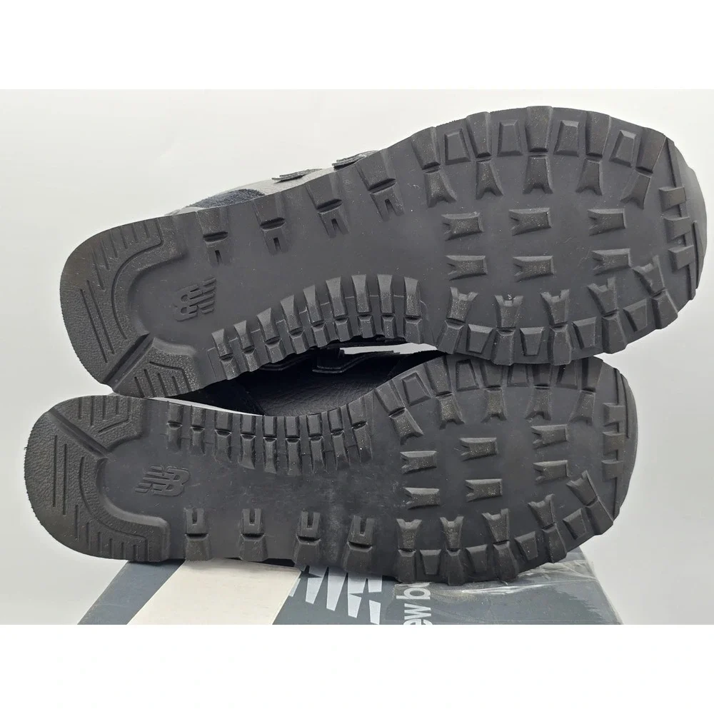 New Balance® Women's 8 M Classics 515 v3 Running Shoes in Black/White - Used -VG